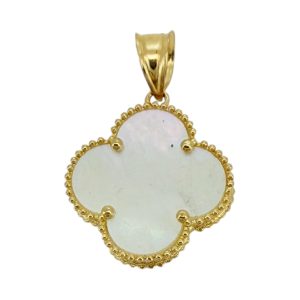 Pendants White flower 14 KT Weight 0.9gm