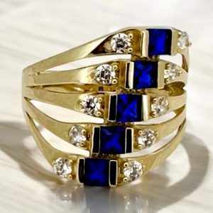 Rings Women 14 KT zicornia Size 8/5 Weight 4gm