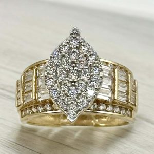 Rings Women princess model 14 KT zirconia Size size 8 Weight 5.7gm
