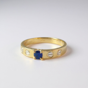 10K Gold Screw Motif Band Ring with Blue Cubic Zirconia – Size 8.5